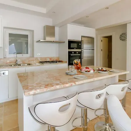 Lux Ketchy , Heatable Infinity Pool , Wifi , Sunset In *